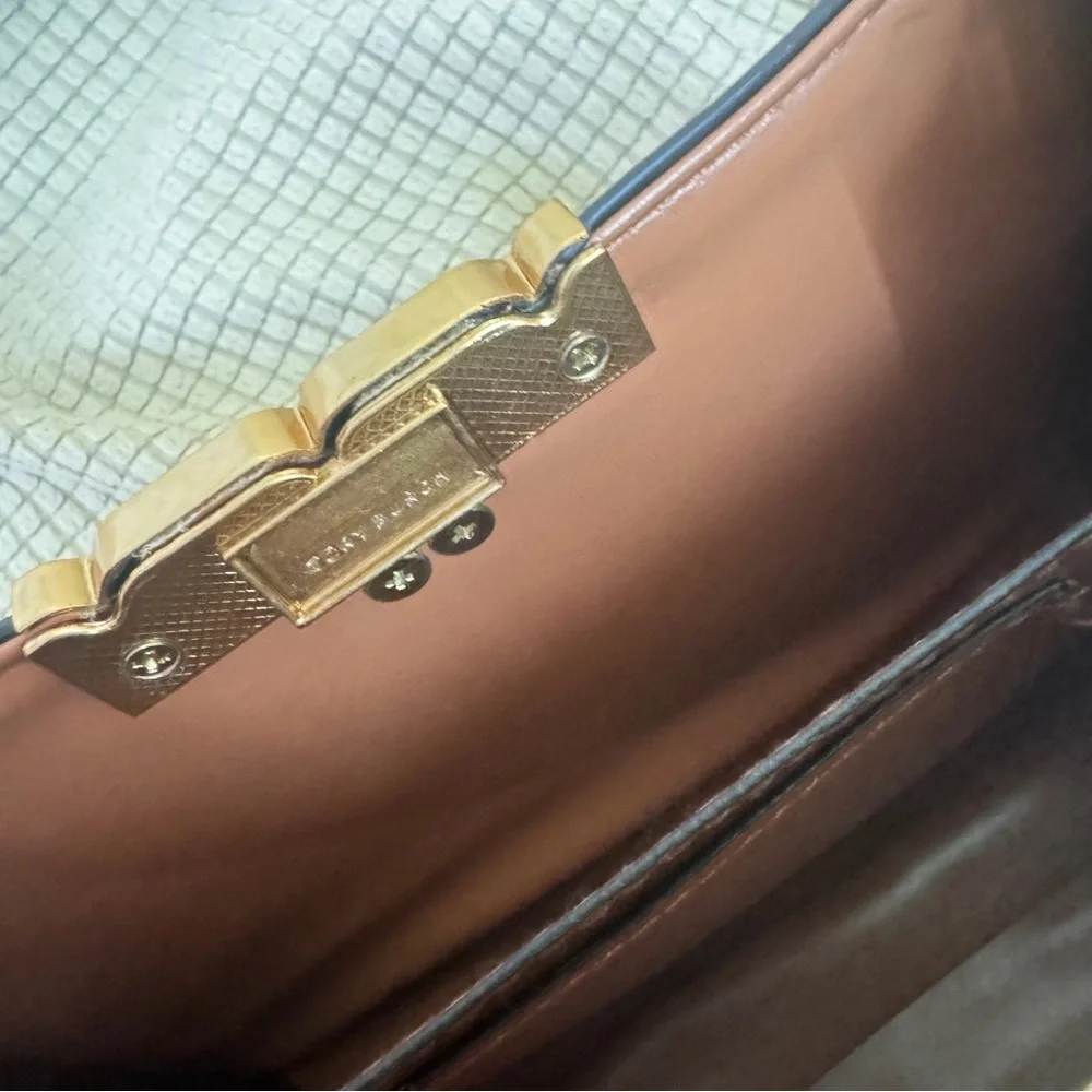 Tory Burch White Shoulder Bag with Gold Details